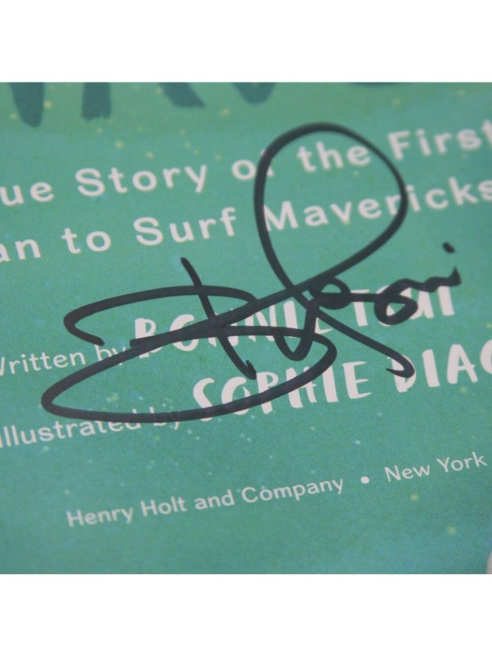 Sarah And The Big Wave True Story First Woman Surf Mavericks Bonnie Tsui SIGNED - Picture 2 of 8